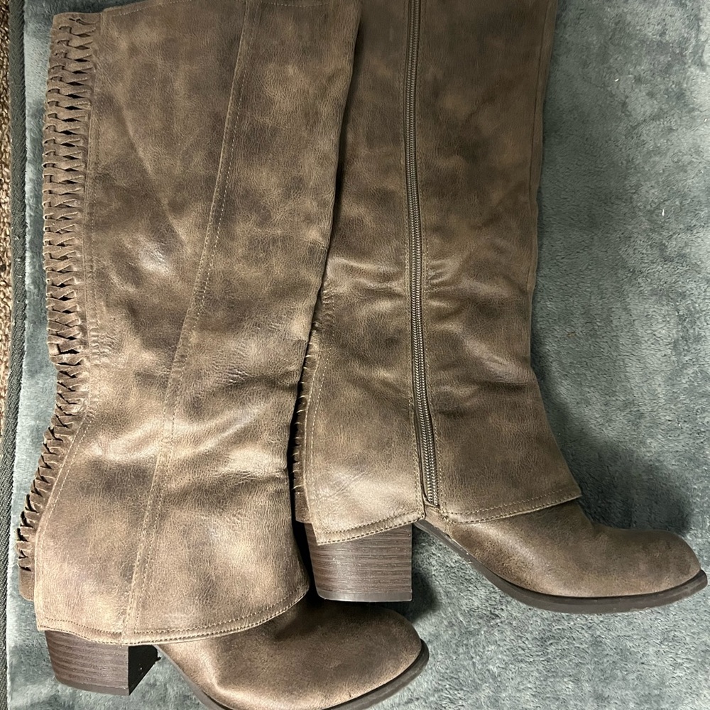 Super cute size 8 boots